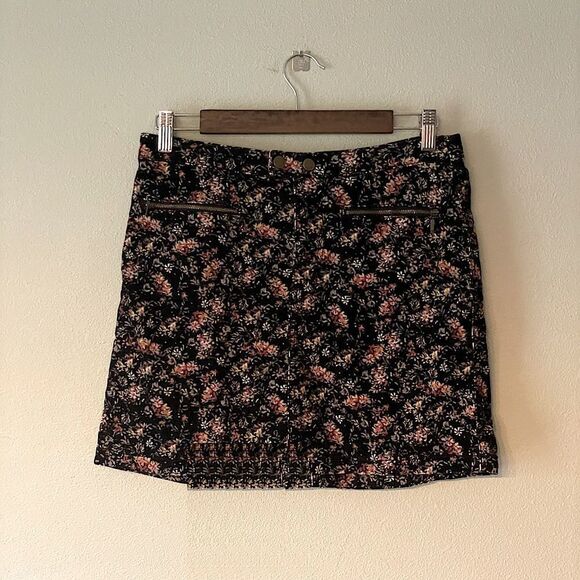 New! Mossimo Floral Corduroy Skirt, size 6. - Picture 2 of 3